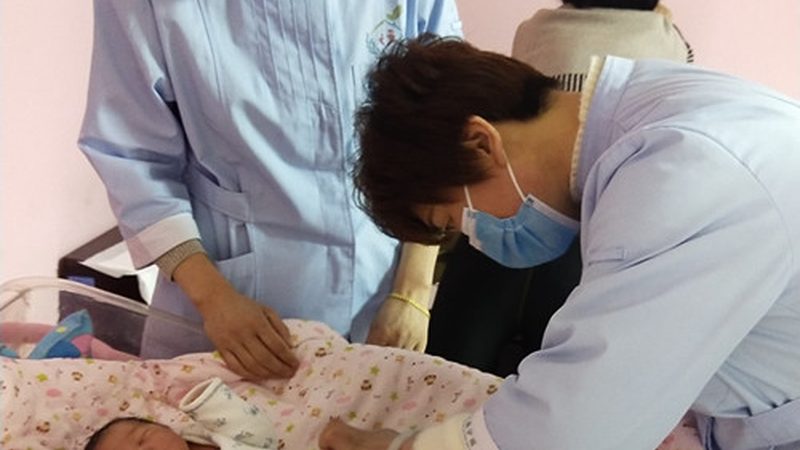 重庆住家月嫂价格揭秘：如何选择性价比高的服务？**