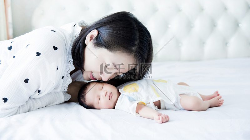 小标题：蛋白质、钙、铁、叶酸，孕期四大营养素
